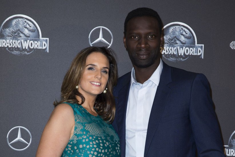 Omar Sy et sa femme, Hélène, sont réunis pour la première du film  Jurassic World , à Paris, en mai 2015.