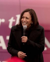 Investiture de Kamala Harris : ces détails sur ses influences vestimentaires