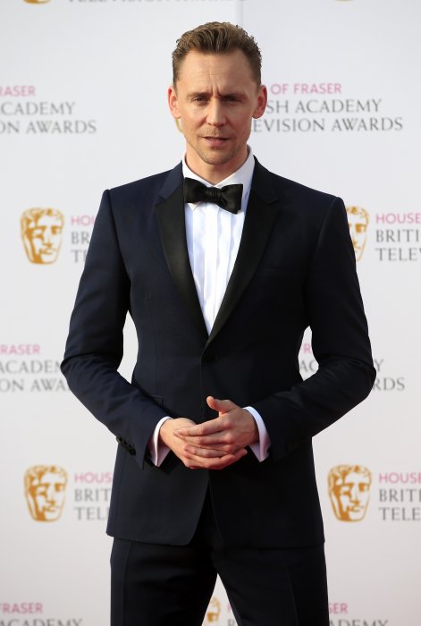 Tom Hiddleston assiste aux BAFTA TV Awards 2016 au Royal Festival Hall à Londres, le 8 mai 2016.