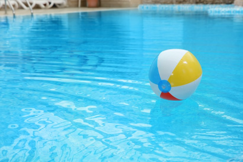 Ne pas laisser d'objets flottants dans la piscine