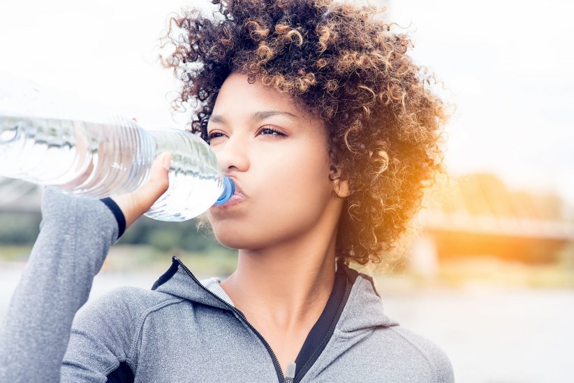 L'eau en bouteille n'est pas nécessairement meilleure pour la santé que l'eau du robinet.