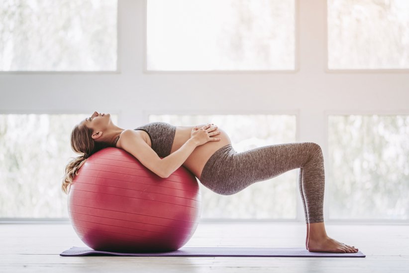 Le yoga prénatal soulage les maux de dos et prépare à l'accouchement