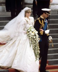 The Crown : les stylistes de la robe de mariée de Lady Diana sollicités