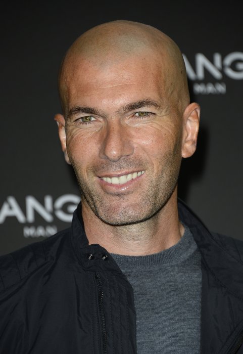 Zinédine Zidane représente la ligne mascu­line &quot;Mango Man&quot; à Paris, le 5 octobre 2015.