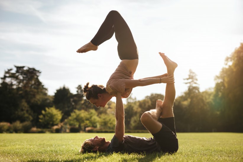 L'acroyoga mélange yoga et acrosport