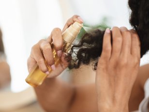 10 huiles végétales à privilégier pour redonner vie à ses cheveux secs