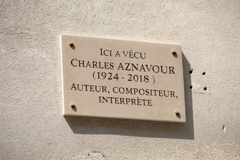 Charles Aznavour au 36 rue Monsieur-le prince, 75006