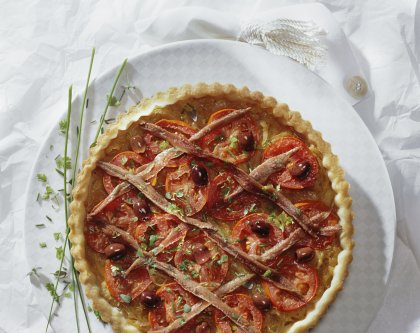 Tarte aux anchois, oignon, tomate