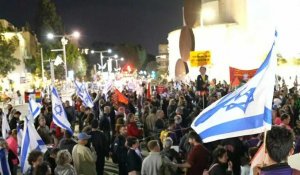 Réforme de la justice: des Israéliens dans la rue alors que les négociations se poursuivent