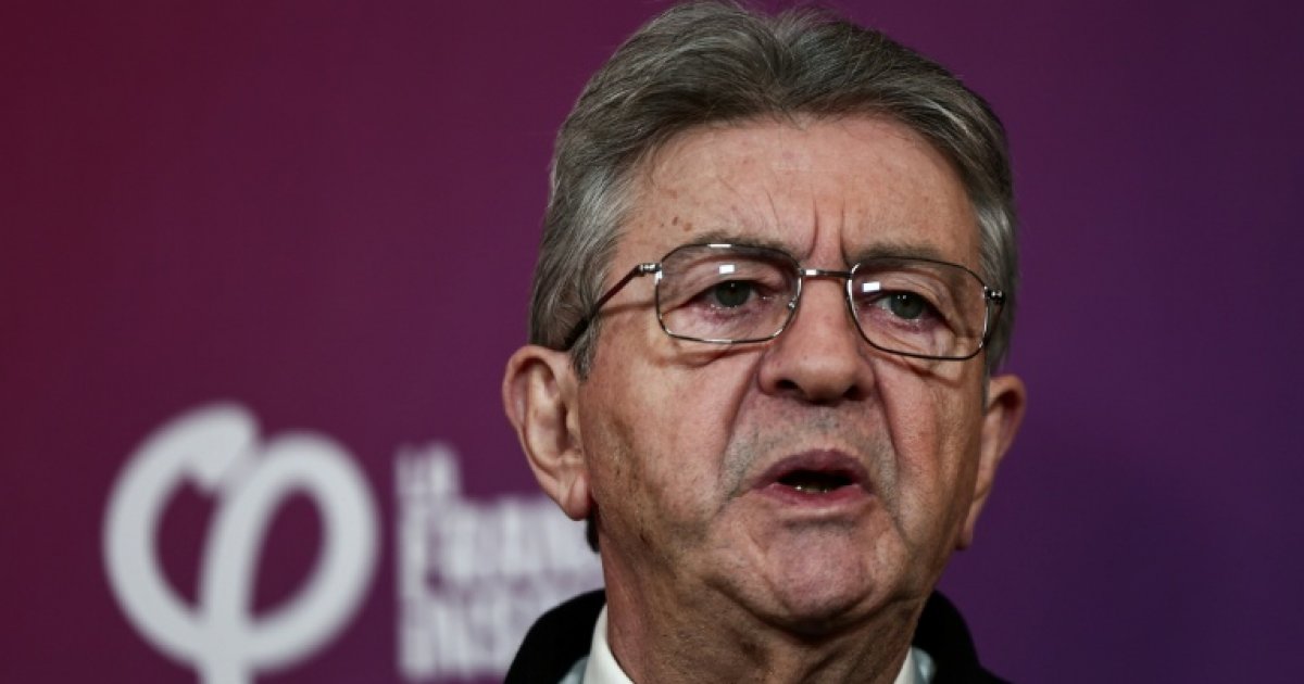 France's Macron pressed to end political 'mess'