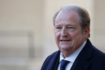 Bruno Roger-Peti, conseiller mémoire du président Emmanuel Macron, quitte la réunion hebdomadaire du cabinet à l'Elysée, le 13 septembre 2023 à Paris