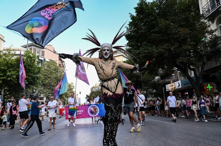 Des participants à l'EuroPride, le 29 juin 2024 à Thessalonique, en Grèce