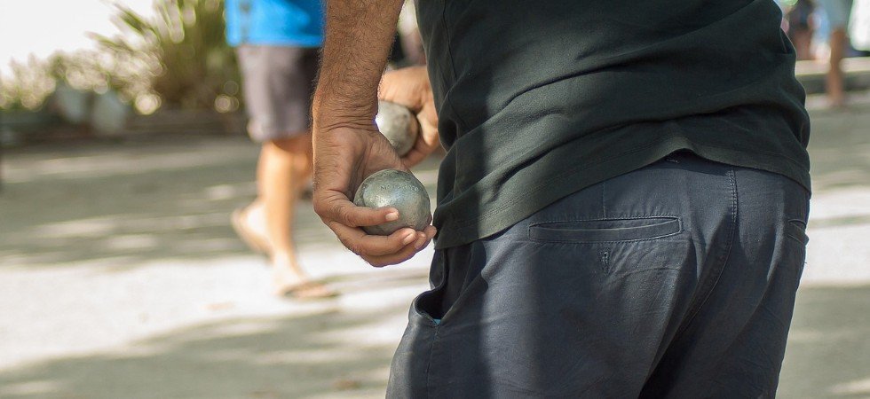 Coupe du monde de rugby: Un Sétois invente des boules de pétanque… ovales