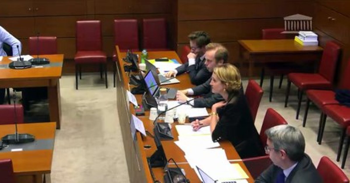 Nouveau clash à la commission sur l'audiovisuel avec la Présidente qui  interdit à Charles Alloncle de poser une dernière question et lui lance de  façon méprisante : "Fais un tweet si ça t'amuse"