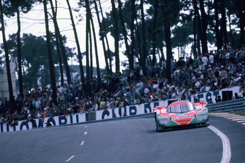 La Mazda 787B de 1991 en piste à Le Mans Classic