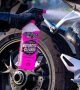 Nettoyer sa moto sans eau ? C'est possible ! 