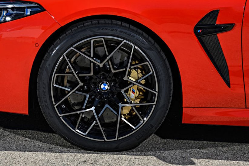 Pirelli spéciaux pour la BMW M8