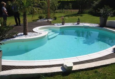 En cas d'empiétement sur la propriété voisine, la piscine est démolie !