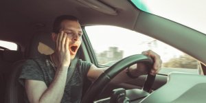 Somnolence au volant : un danger similaire... à l'alcool 