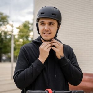 Trottinette électrique : le casque (enfin) obligatoire ? 