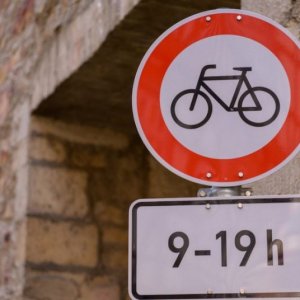 Cohabitation difficile : les vélos bannis des centres-villes ? 