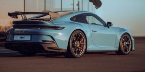 Supercars : pourquoi la boîte manuelle séduit de nouveau les constructeurs 