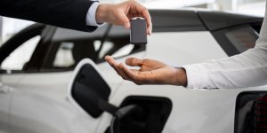 Location : les voitures électriques séduisent de plus en plus 