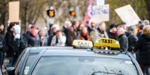 VTC à Nice : la colère des chauffeurs locaux monte à l'aéroport 