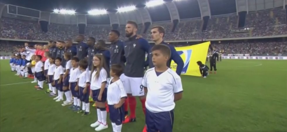 Italie-France : La Marseillaise sifflée, Gigi Buffon applaudit pour calmer le public