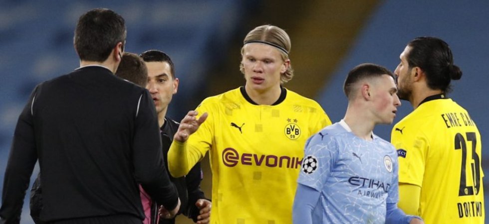 Dortmund : Quand Haaland signe un autographe... à l'un des arbitres !