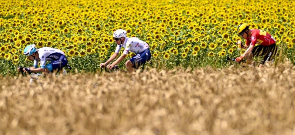 Tour de France : En skis et tracté par une moto, un spectateur fait sensation 