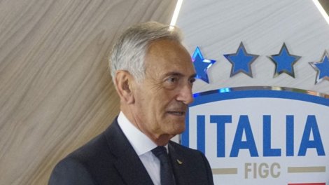 Il presidente della federazione italiana è sospettato di frode