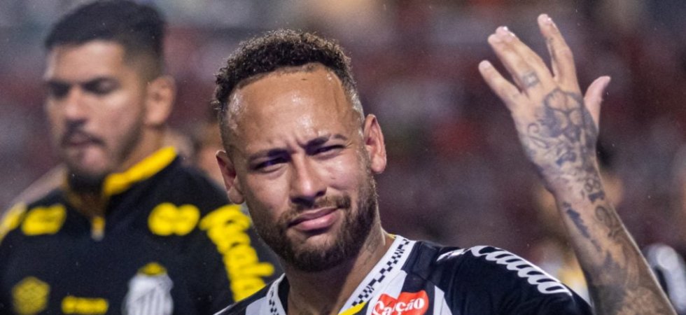 La dernière folie de Neymar, qui se prend pour Batman ! 