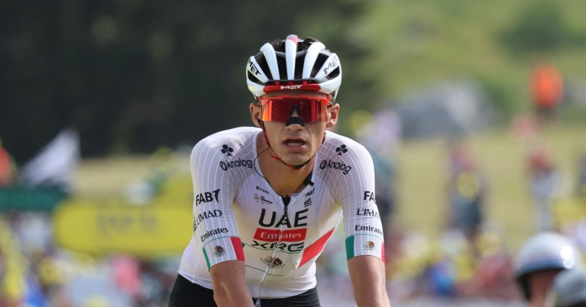 Tour de France: Isaac del Toro's heroic gesture to protect Tadej Pogacar