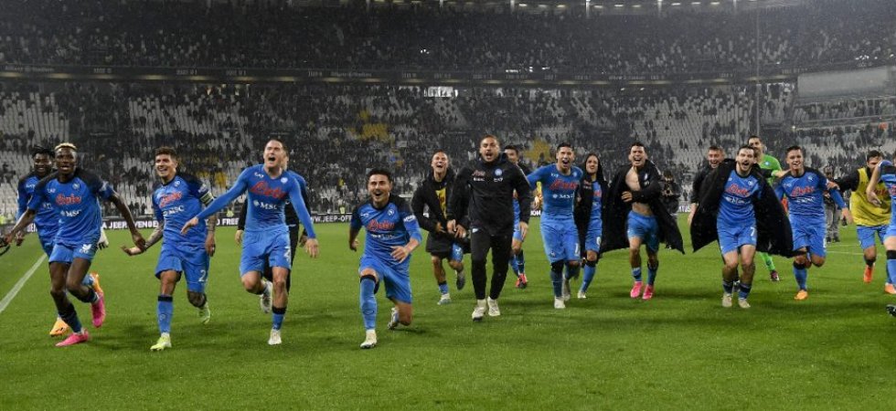 Naples : Les joueurs accueillis par  des supporters en fusion après le succès contre la Juventus