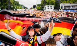 Euro 2024 : La nouvelle star des fan zones est un saxophoniste 
