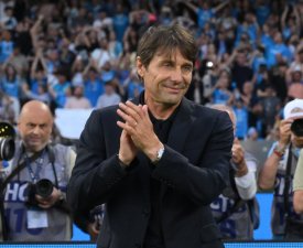 Naples : Le club confirme le départ de Conte