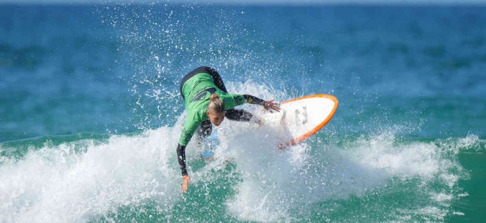 Surf : Une Française de 14 ans fait sensation
