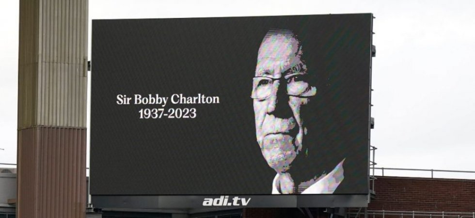 Manchester City : Le club condamne les chants de ses supporters contre Bobby Charlton