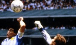 Le ballon de "la main de Dieu" de Maradona vendu à plus de 2 millions d'euros