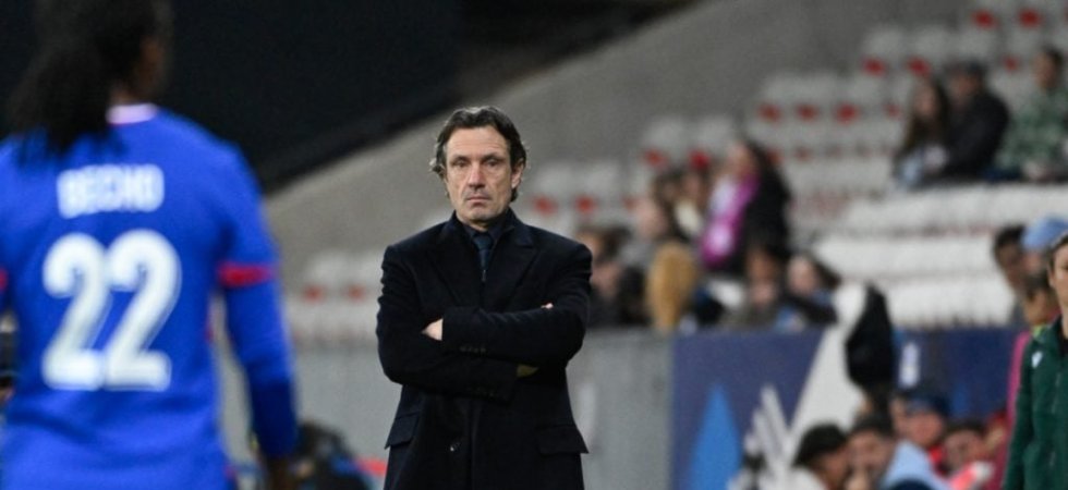 Bleues : La défense à trois abandonnée ? 