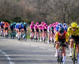 A 89 ans, la veuve d'un coureur regarde Paris-Nice depuis son lit médicalisé en bord de route !