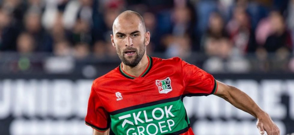 Pays-Bas : Bas Dost s'écroule en plein match
