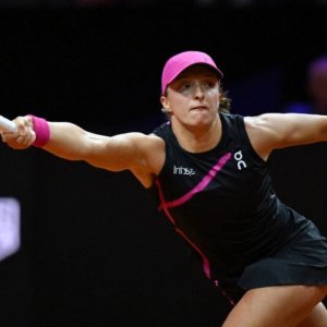 WTA - Stuttgart : Swiatek bousculée par Raducanu mais qualifiée en demi-finales 