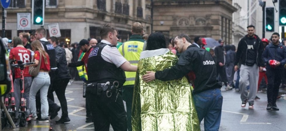 Everton apporte son soutien après la parade dramatique à Liverpool 