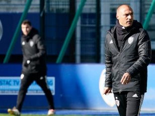 Angers : L'entraîneur Dujeux prolonge jusqu'en 2025