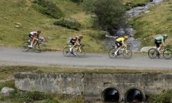 18eme étape : Le peloton en termine avec les Pyrénées