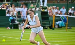Wimbledon (F) : Fin du rêve pour Jacquemot, Swiatek s'en sort 