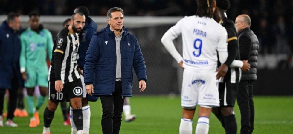 Auxerre : En crise, Pélissier reçoit le soutien des supporters 