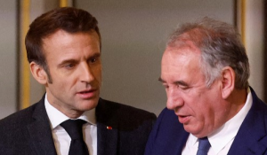 "Foule" pas "légitime" : Bayrou n'aurait "pas dit les choses comme ça"